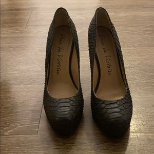 Pour La Victoire pumps